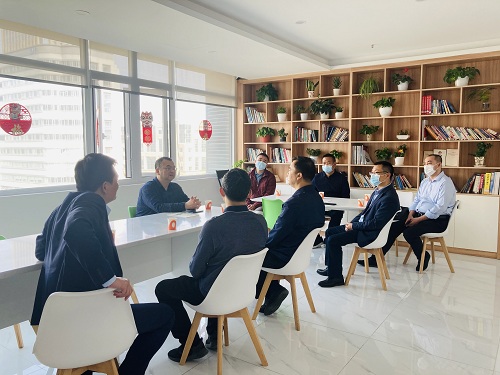 襄陽東津新區(qū)管委會領(lǐng)導(dǎo)一行蒞臨開目公司參觀考察