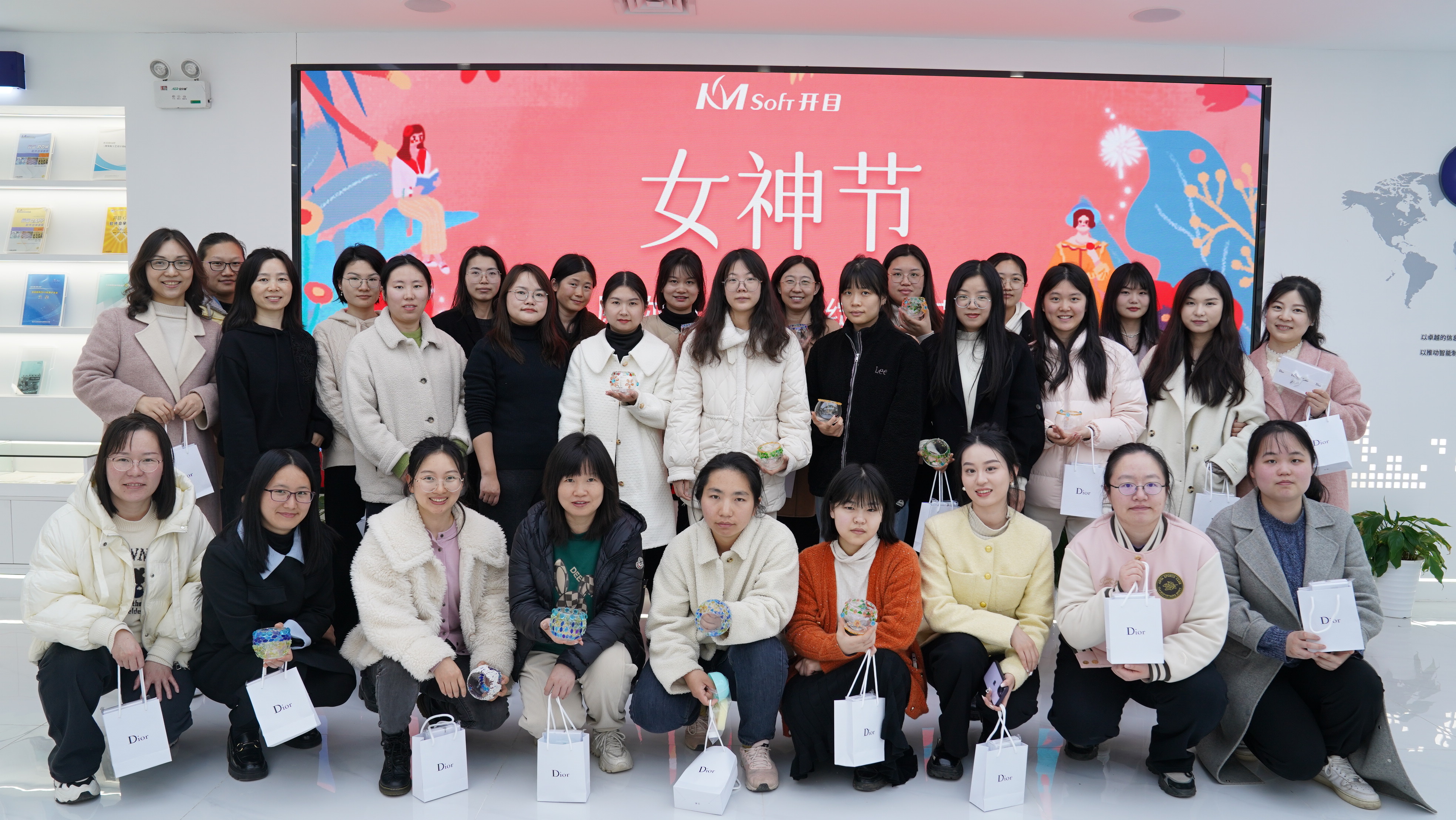 3·8特輯丨致開目女神，熱辣滾燙，綻放光芒